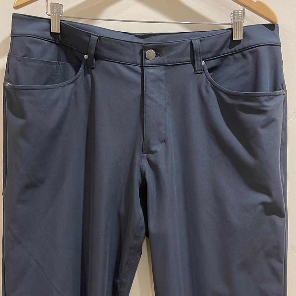 Lululemon ABC Classic-Fit Pant 34" 
Warpstreme